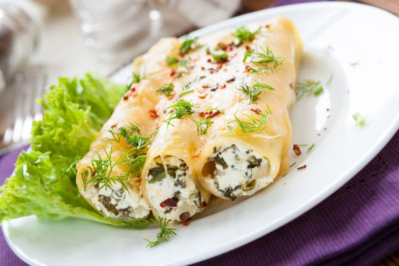 Włoski cannelloni z miękkim serem zdjęcia stock Włoski cannelloni z miękkim serem zdjęcia stock