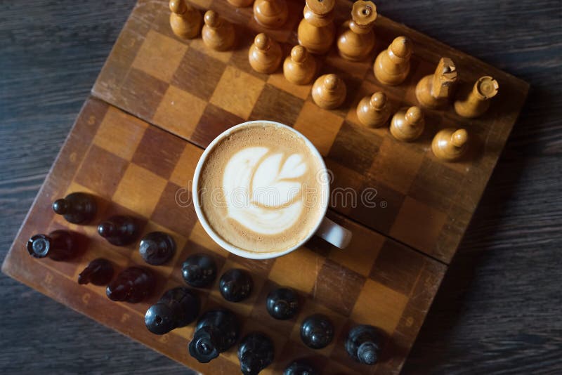 Tática E Estratégia Da Vida Moderna No Conceito Xícara De Café No Tabuleiro  De Xadrez Imagem de Stock - Imagem de café, xadrez: 75207121