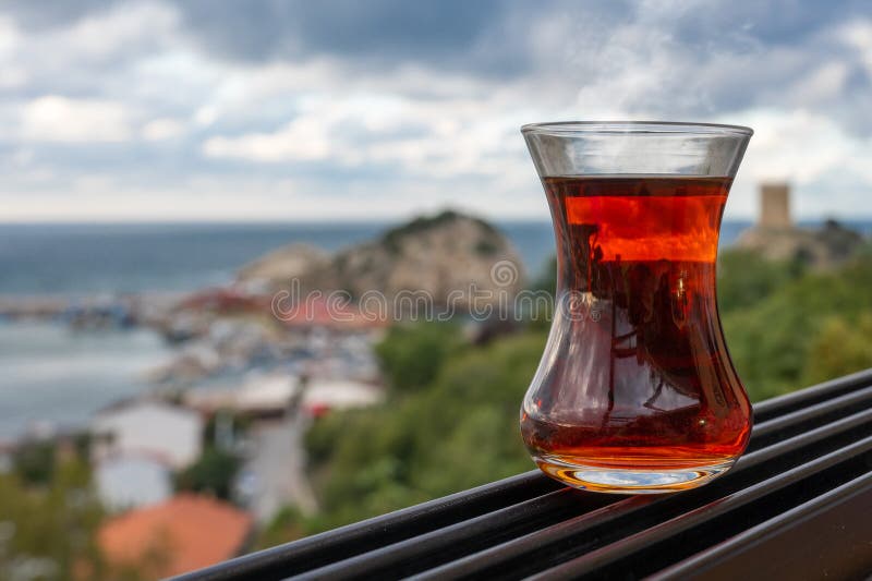 Foto de Jogo De Chá Turco Xícara De Chá Otomana Com Ornamentos Árabes  Tradicionais e mais fotos de stock de Chá - Bebida quente - iStock