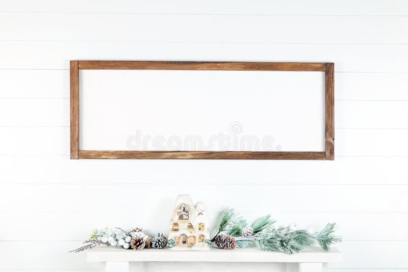 8 x 24 Weihnachtsrahmen-Mockup auf einem hellen Hintergrund