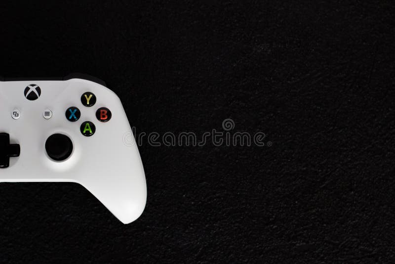 Bộ điều khiển trò chơi Xbox trên nền đen là sản phẩm đầy quyến rũ và thời thượng. Với thiết kế đẹp mắt kết hợp với màu đen trang nhã, sản phẩm này sẽ mang đến trải nghiệm chơi game vô cùng tuyệt vời cho bạn. Hãy nhanh tay bấm vào để xem chi tiết sản phẩm này nhé!