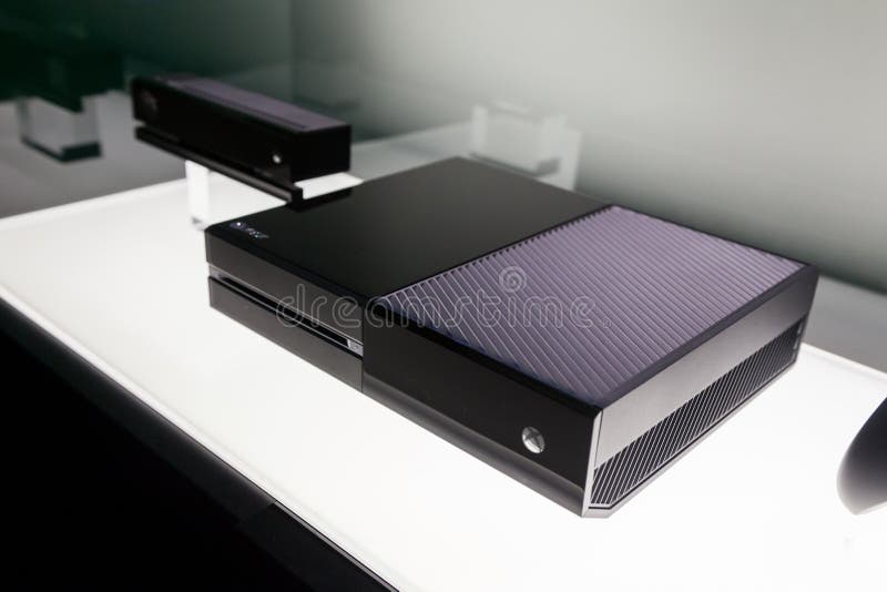 4+ Million Controle Xbox One Royalty-Free Images, Stock Photos & Pictures