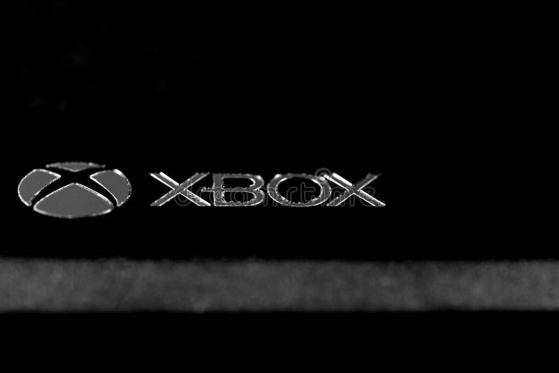 Xbox um fim do logotipo do jogo de vídeo acima do tiro foto de stock Xbox um fim do logotipo do jogo de vídeo acima do tiro foto de stock