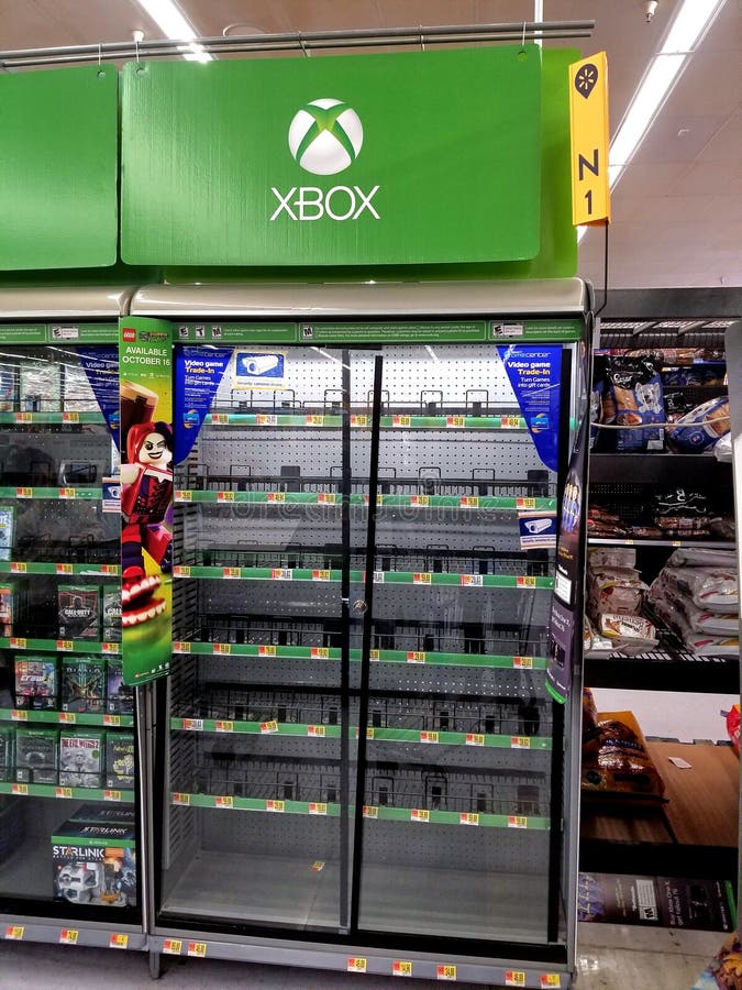 Xbox video games shalves editorial image. Image of store - 145521775