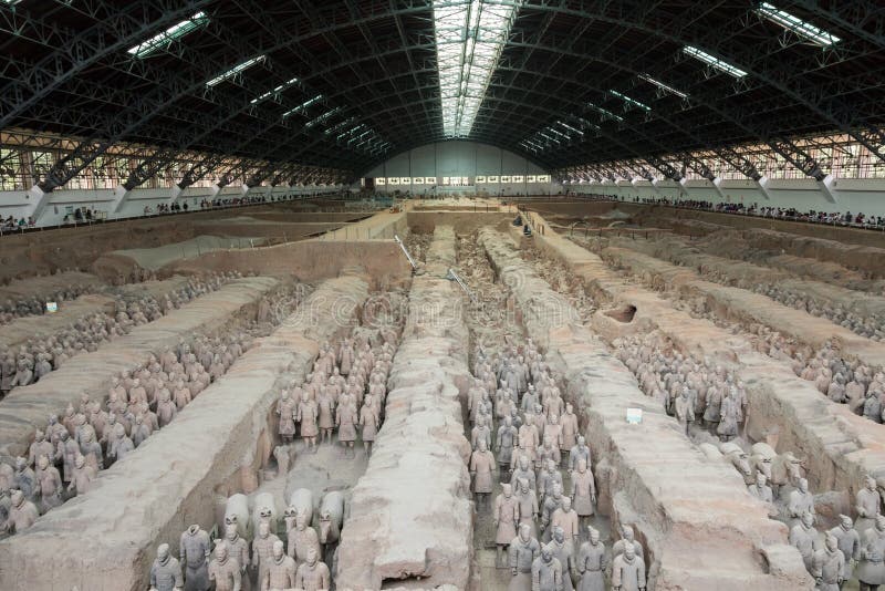 XIAN, CHINA - 24 DE MAIO DE 2018: Os guerreiros do exército da terracota no imagem de stock royalty free XIAN, CHINA - 24 DE MAIO DE 2018: Os guerreiros do exército da terracota no imagem de stock royalty free