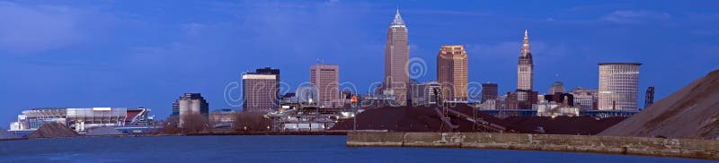 XXXL - Noite no Centro de Cleveland imagem de stock