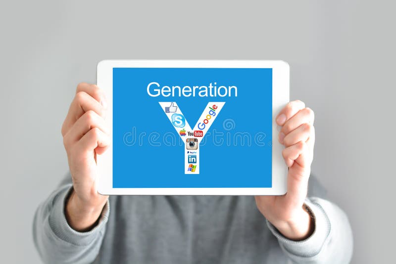 Y-Generationskonzept mit dem jungen Mann, der eine digitale Tablette hält stockfotografie Y-Generationskonzept mit dem jungen Mann, der eine digitale Tablette hält stockfotografie