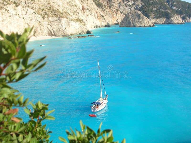 Yacht dalla linea costiera di Lefkada immagine stock Yacht dalla linea costiera di Lefkada immagine stock