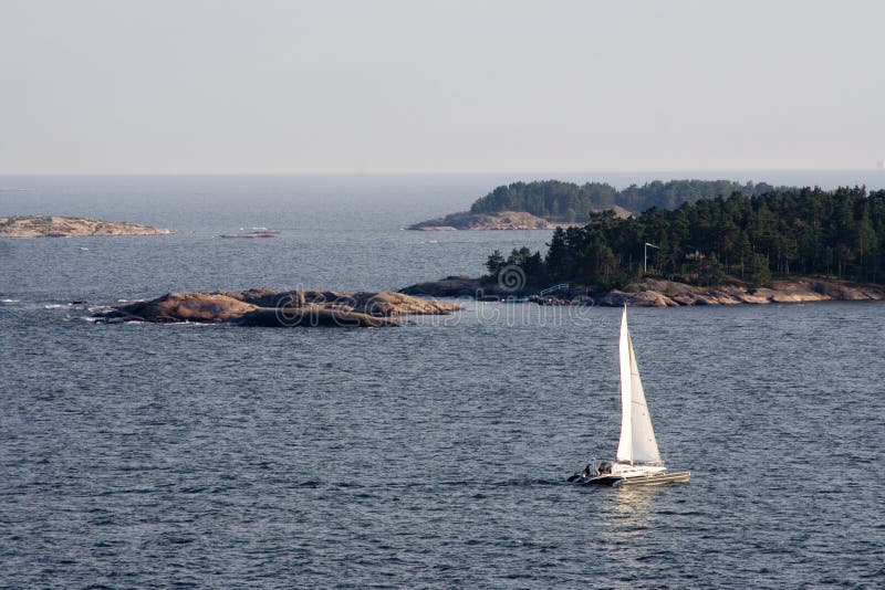 Yacht en mer baltique image stock Yacht en mer baltique image stock