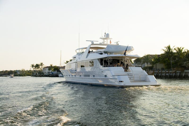 Yacht laufend stockfotografie Yacht laufend stockfotografie