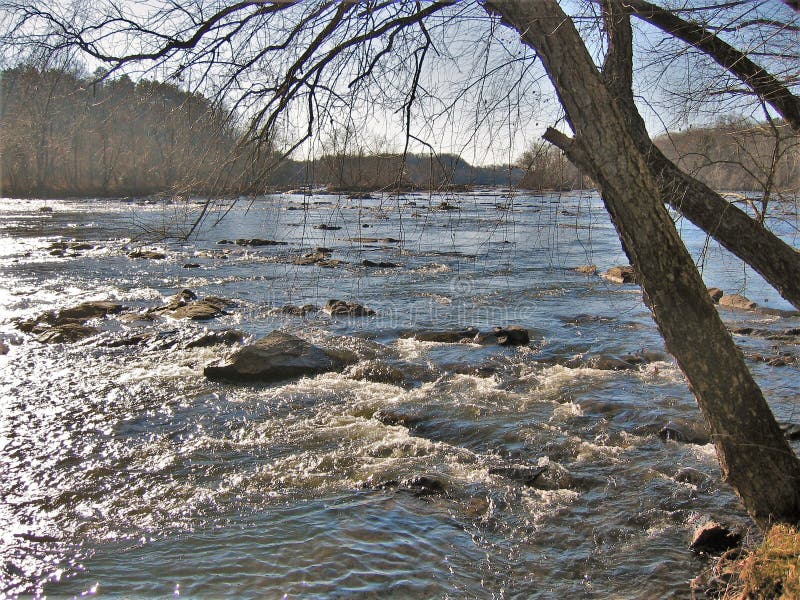 Yadkin-Fluss nahe Winston-Salem, North Carolina stockfotografie Yadkin-Fluss nahe Winston-Salem, North Carolina stockfotografie