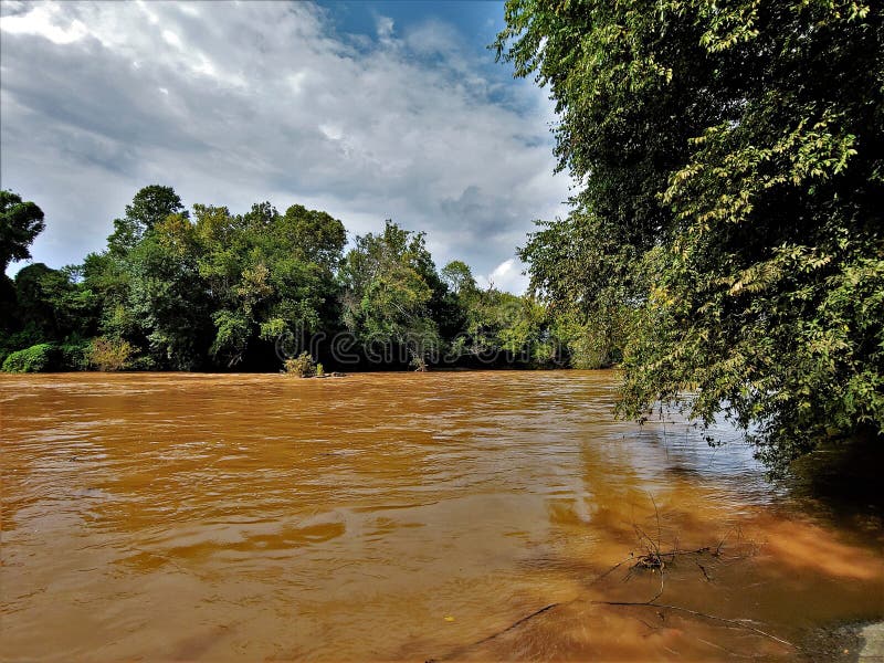Yadkin-Fluss nahe Winston-Salem, North Carolina lizenzfreie stockfotografie Yadkin-Fluss nahe Winston-Salem, North Carolina lizenzfreie stockfotografie