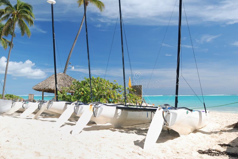 yahts de plage image libre de droits yahts de plage image libre de droits