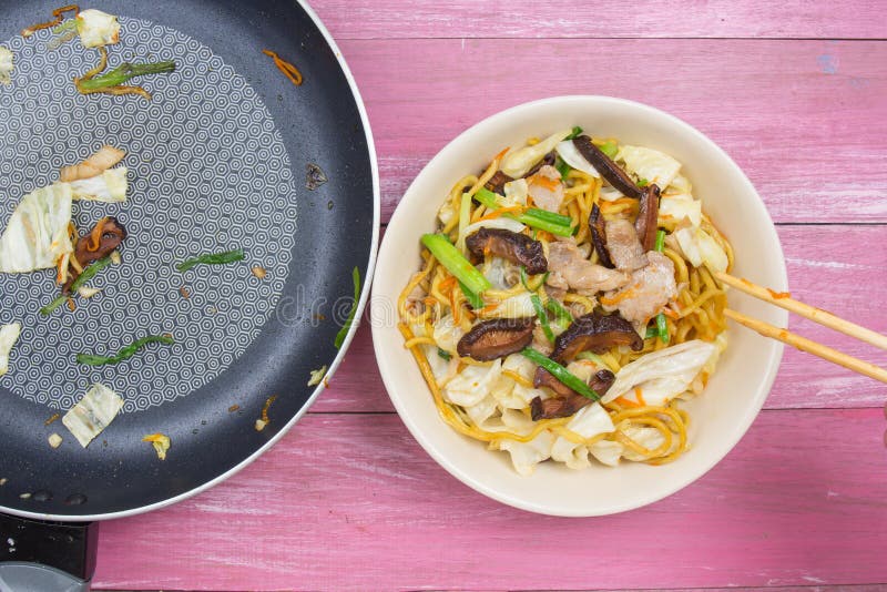 Yakisoba / Stir Fry Japanese Noodle Stock Image - Image of mushroom