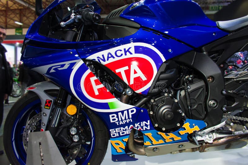 yamaha r1 racing bikes