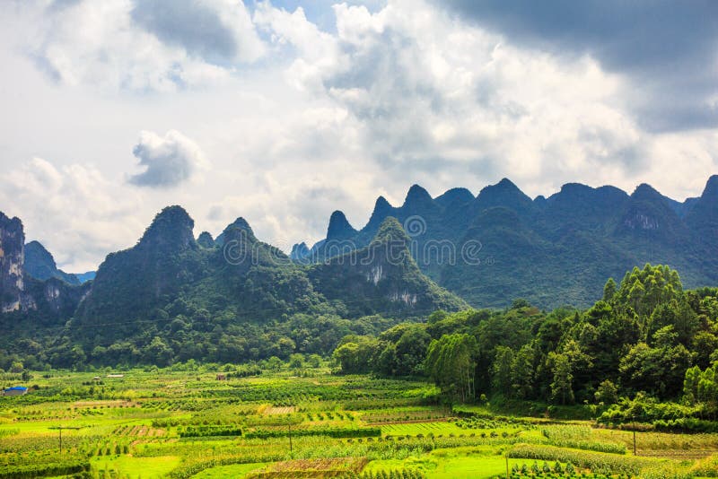 yangshuo för porslinguilin landskap arkivbild yangshuo för porslinguilin landskap arkivbild