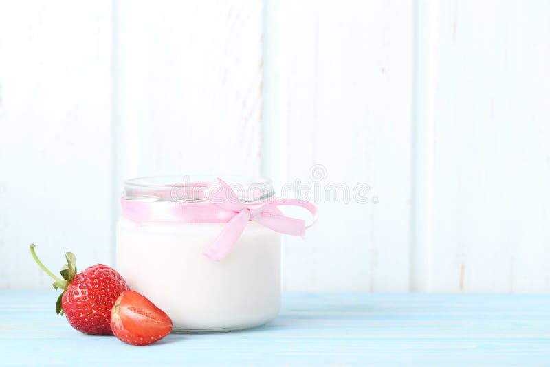 Yaourt à la fraise photo stock