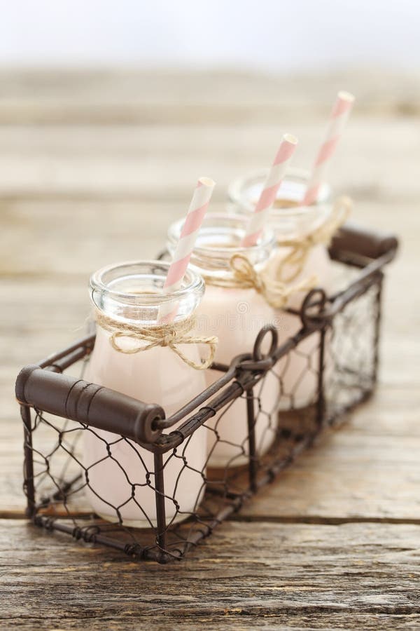 Yaourt à la fraise image stock