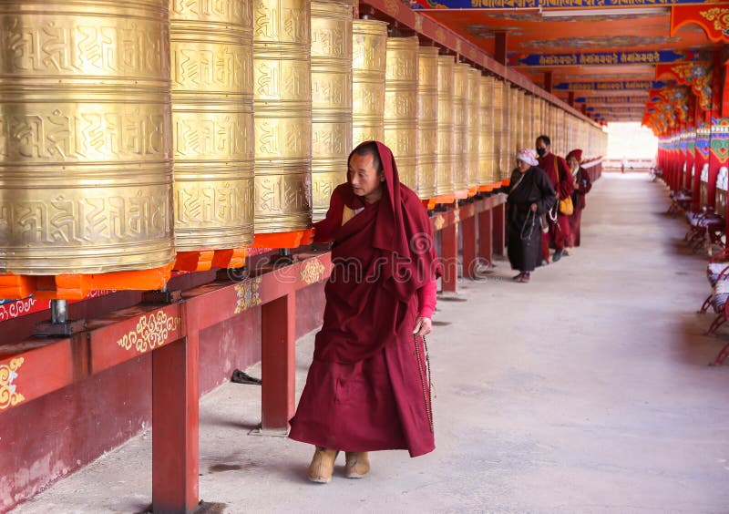 YARCHEN GAR, THE WORLD´S SECOND BIGGEST BUDDHIST SCHOOL IN SICHUAN, CHINA royalty free stock photos YARCHEN GAR, THE WORLD´S SECOND BIGGEST BUDDHIST SCHOOL IN SICHUAN, CHINA royalty free stock photos