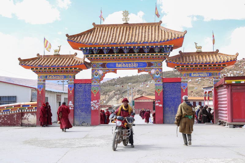 YARCHEN GAR, THE WORLD´S SECOND BIGGEST BUDDHIST SCHOOL IN SICHUAN, CHINA stock photography YARCHEN GAR, THE WORLD´S SECOND BIGGEST BUDDHIST SCHOOL IN SICHUAN, CHINA stock photography