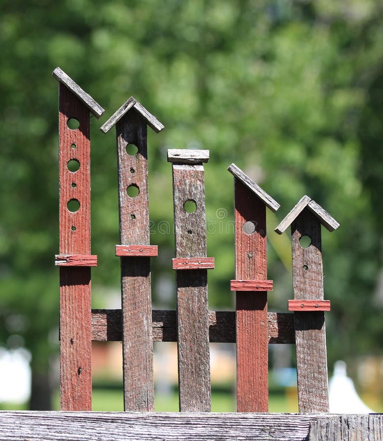 Yard en bois americana Art Birdhouses photo libre de droits Yard en bois americana Art Birdhouses photo libre de droits