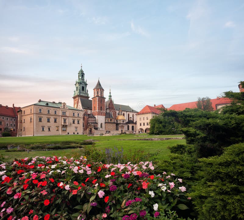 Yarda del castillo de Wawel fotografía de archivo Yarda del castillo de Wawel fotografía de archivo