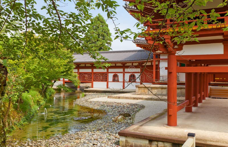Yarda interna de Phoenix Pasillo adentro Byodo-en el templo en Uji, Japón fotografía de archivo Yarda interna de Phoenix Pasillo adentro Byodo-en el templo en Uji, Japón fotografía de archivo