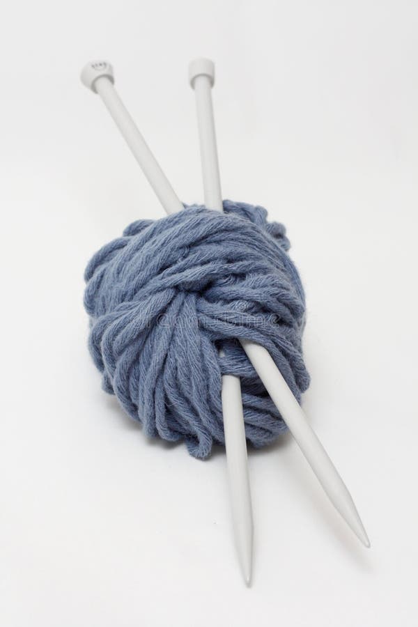 Yarn and knitting needles on a bg