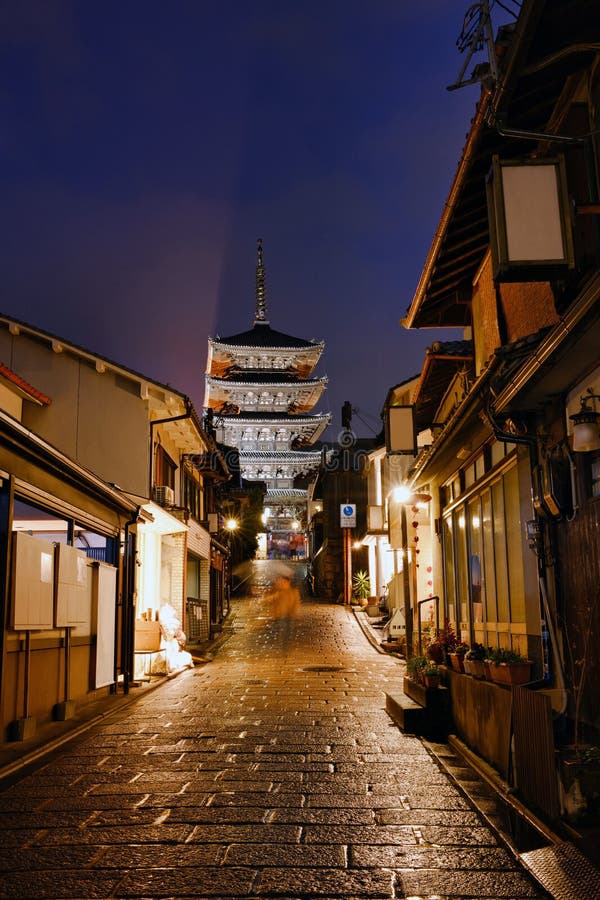 Yasaka Pagoda and Sannen Zaka Street in the Nigth, Kyoto Stock Photo ...