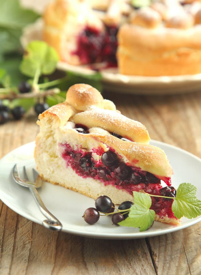 Yeast dough pie with black currant