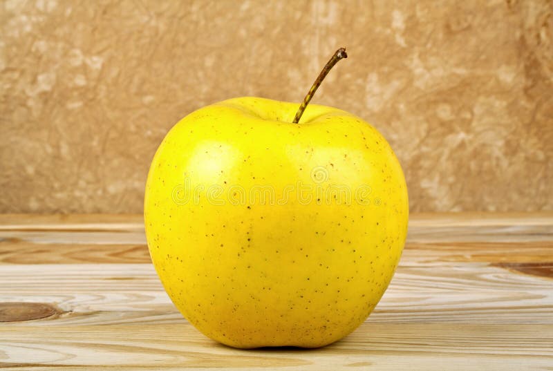 https://thumbs.dreamstime.com/b/yellow-apple-wooden-background-171237932.jpg