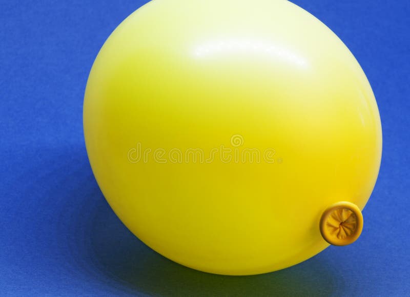 Оболочка мяча. Оболочка шарика. Шар желтый Кристалл 34. Шар желтый 48 см. Почему шар сдувается