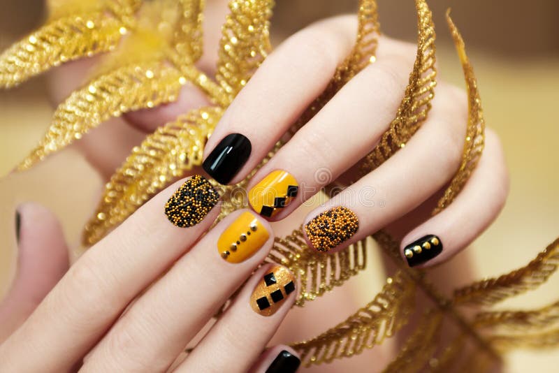 Prairie Beauty: NAIL ART: Black & Yellow Honey Bee Nails