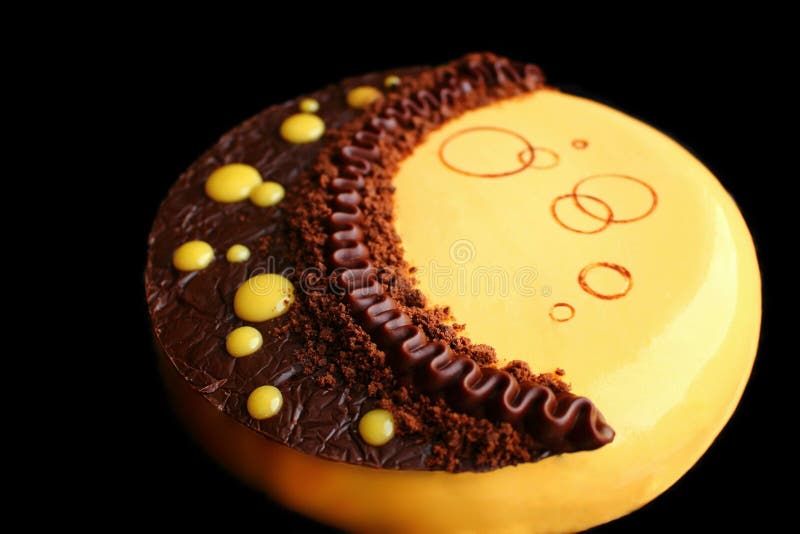 [Image: yellow-moon-cake-chocolate-ganache-pumpk...192411.jpg]