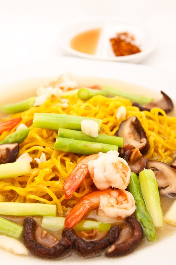 Yellow noodle fried whit shimps and vegetables