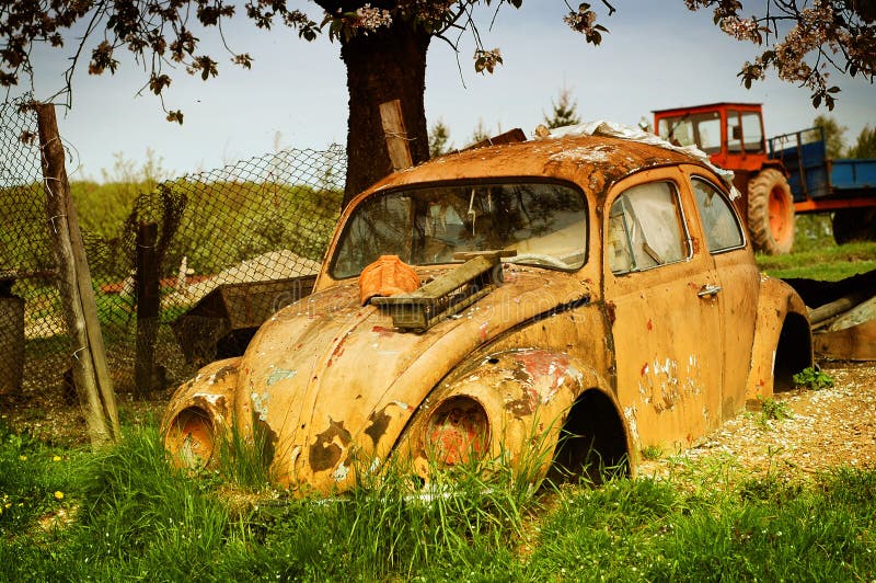 Yellow Volkswagen beetle royalty free stock photography Yellow Volkswagen beetle royalty free stock photography