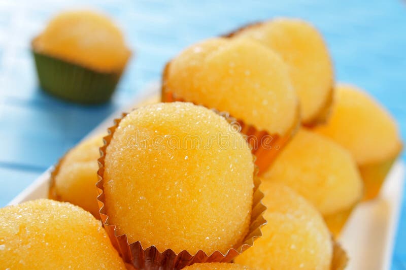 Yemas de Santa Teresa, pâtisseries typiques de l'Espagne photographie stock libre de droits Yemas de Santa Teresa, pâtisseries typiques de l'Espagne photographie stock libre de droits