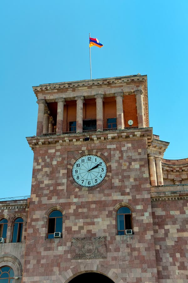 Ереван часовой. Часовая башня Армения. Ереван башня с часами. Ереван часы на башне. Ереван здание с часами.