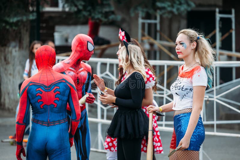 Yessentuki, territorio di Stavropol'/Russia - 12 agosto 2017: oudoors di cosplay fotografie stock Yessentuki, territorio di Stavropol'/Russia - 12 agosto 2017: oudoors di cosplay fotografie stock