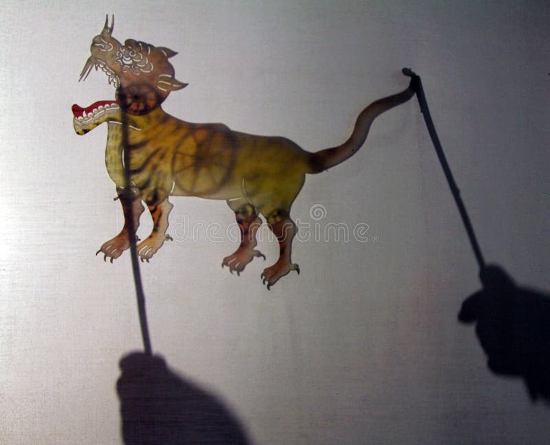 YINCHUAN, CINA - burattino dell'ombra del cinese tradizionale fotografie stock libere da diritti YINCHUAN, CINA - burattino dell'ombra del cinese tradizionale fotografie stock libere da diritti