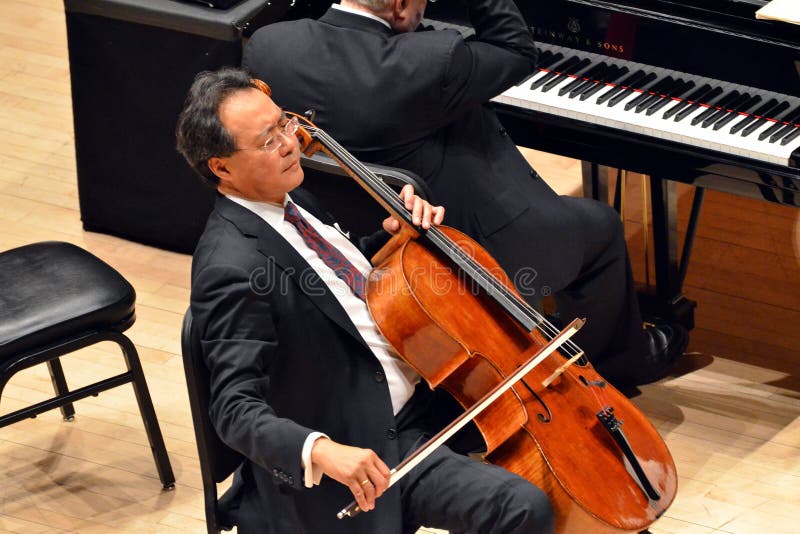 YoYo Ma em Carnegie Hall fotografia editorial. Imagem de emmanuel