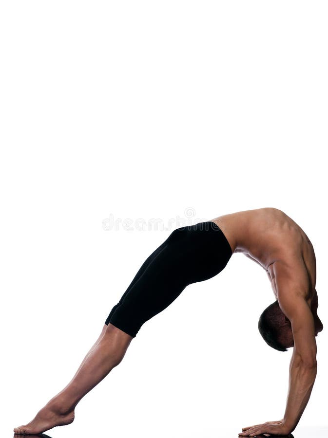 Yoga de la actitud del puente del bandha del setu del sarvangasana del hombre imágenes de archivo libres de regalías Yoga de la actitud del puente del bandha del setu del sarvangasana del hombre imágenes de archivo libres de regalías