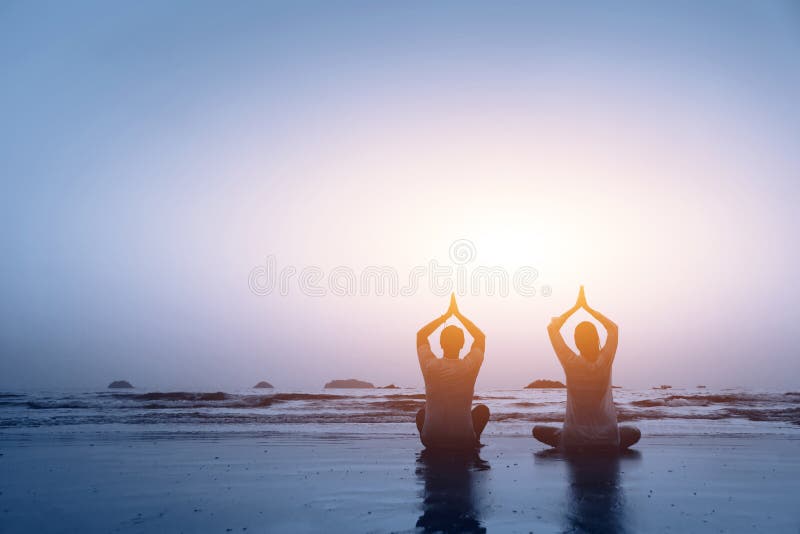 Yoga de la familia fotografía de archivo Yoga de la familia fotografía de archivo