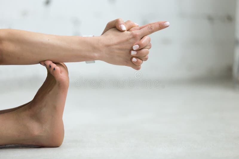 Yoga Indoors: The Vajra Mudra - Thunder Mudra