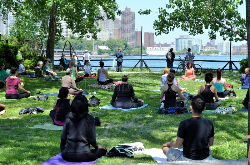 Yoga in the park editorial photo. Image of astoria, game 24904926