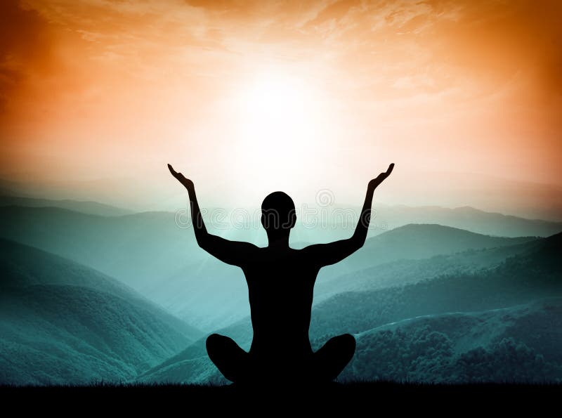 Yoga und Meditation Schattenbild des Mannes auf dem Berg lizenzfreies stockfoto Yoga und Meditation Schattenbild des Mannes auf dem Berg lizenzfreies stockfoto