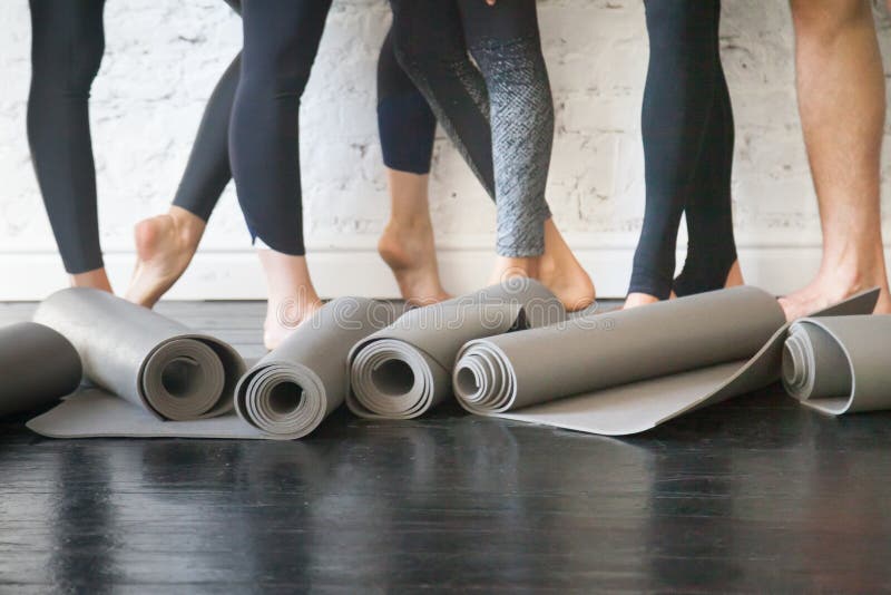 Yogamats i en rulle royaltyfri fotografi Yogamats i en rulle royaltyfri fotografi