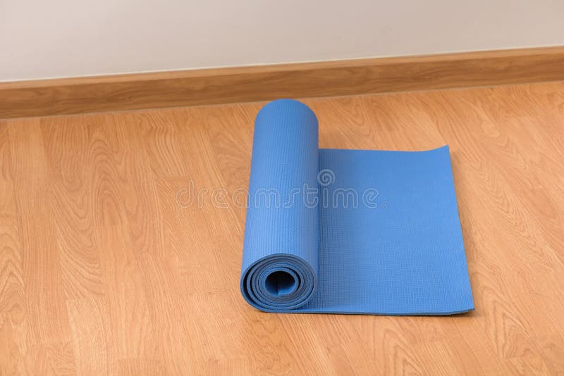 Yogamatte auf Bretterboden lizenzfreie stockfotos Yogamatte auf Bretterboden lizenzfreie stockfotos