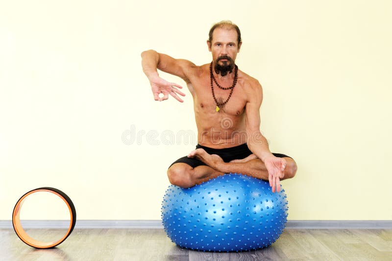 Eka pada chakrasana ( the one legged wheel pose) tried using stability ball...  | By My Yoga & Fitness Teacher MauritiusFacebook