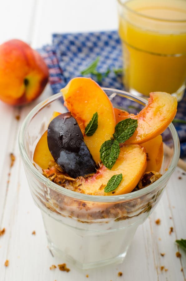 Yogur Griego Con La Fruta Fresca Foto de archivo Imagen de miel, casero 58038882